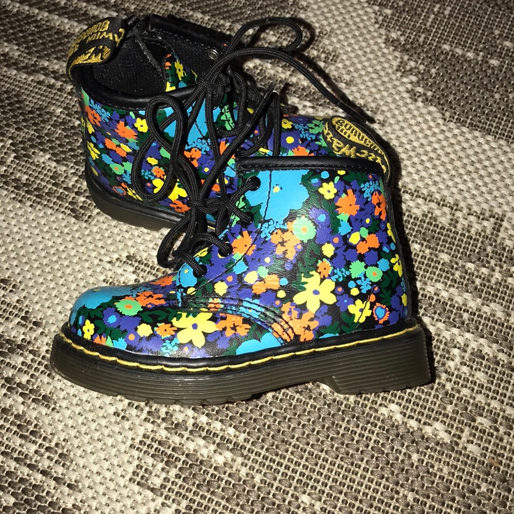 Girls Dr. Martens
